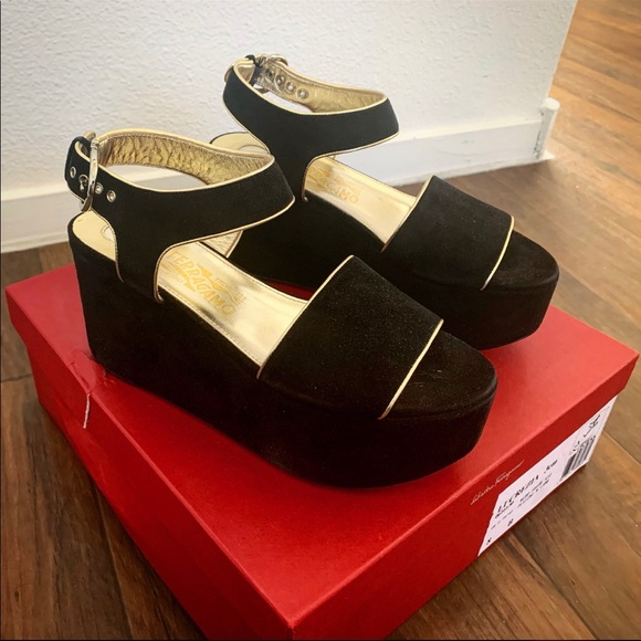 BRAND NEW Salvatore Ferragamo Suede Black Sandal - Picture 6 of 11